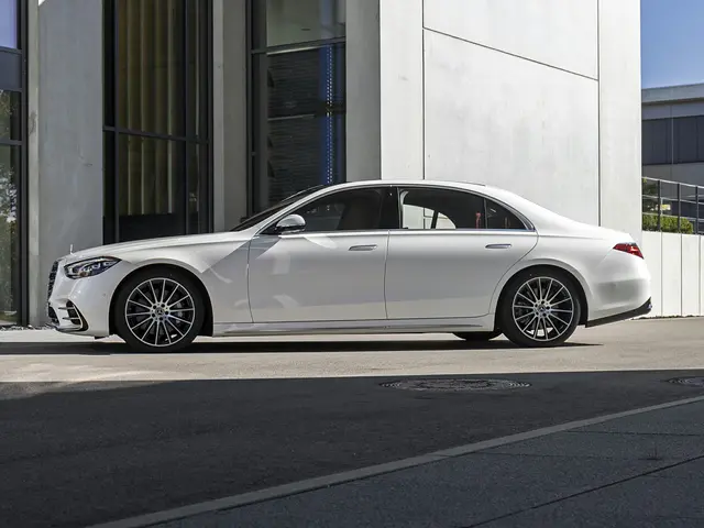 Mercedes-Benz S-Class image 6